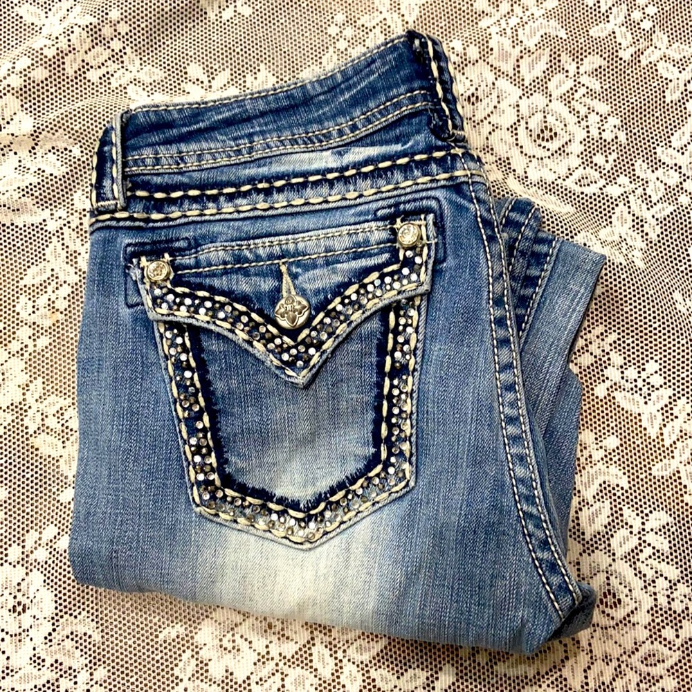 MISS ME FLEUR DE LIS DENIM JEANS SZ 27 CAPRI NEW RHINESTONE FLAP POCKETS - Picture 4 of 13